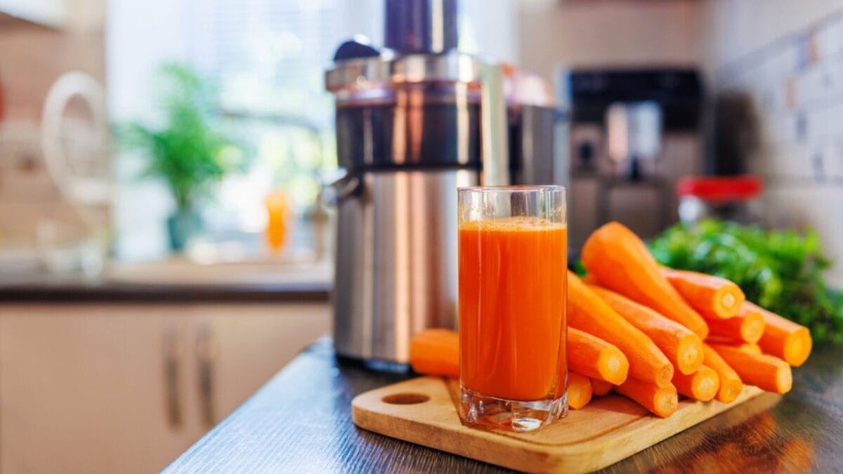 Beyond Water: 5 Safe Drinks for Your Dog 5 Beyond Water: 5 Safe Drinks for Your Dog - vegetable juice dp684176816