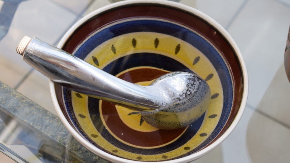 10 Easy Steps to a Sparkling Clean Shower Head 5 10 Easy Steps to a Sparkling Clean Shower Head - vinegar shower ss1409828366