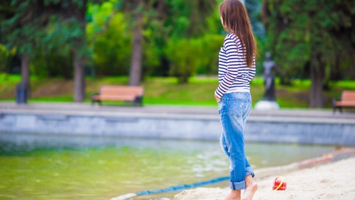 10 Powerful Ways Nature Enhances Your Mental Health 2 10 Powerful Ways Nature Enhances Your Mental Health - walking dp85162740