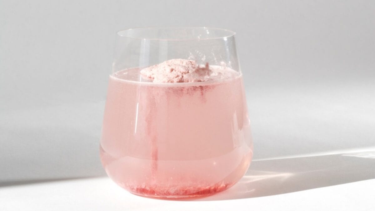 15 Creative & Delicious Ways to Use Fruit Powders 8 15 Creative & Delicious Ways to Use Fruit Powders - water powder ss1954025335