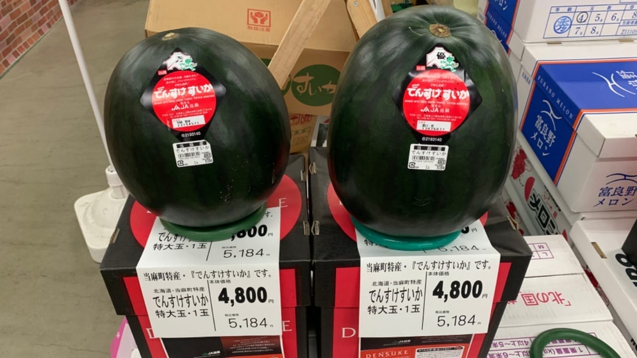 The World's Most Expensive Watermelon Sold for $6,100 3 The World's Most Expensive Watermelon Sold for $6,100 - watermelon market ss1478334695
