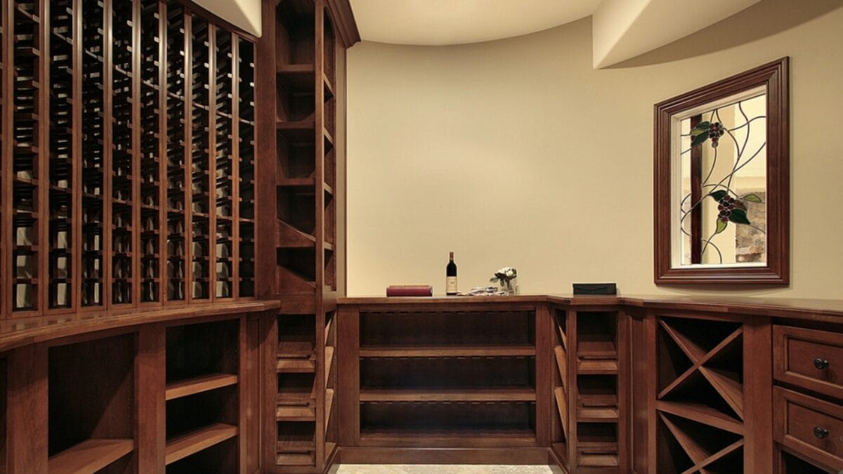 10 Towel Storage Hacks That Will Make You Feel Like a 5-Star Hotel Guest 8 10 Towel Storage Hacks That Will Make You Feel Like a 5-Star Hotel Guest - wine cellar dp8701996