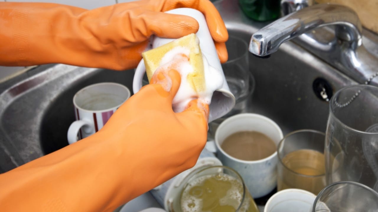 11 Uses of the Magic Eraser–the Cleaning Tool You Never Knew You Needed 11 11 Uses of the Magic Eraser–the Cleaning Tool You Never Knew You Needed - woman washing mugs dp34007343