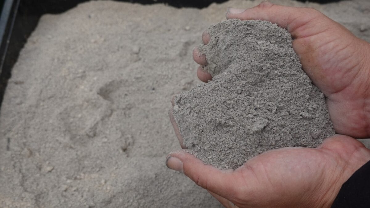 25 Useful Ways to Put Wood Ash to Work 5 25 Useful Ways to Put Wood Ash to Work - wood ash lye ss2394109303