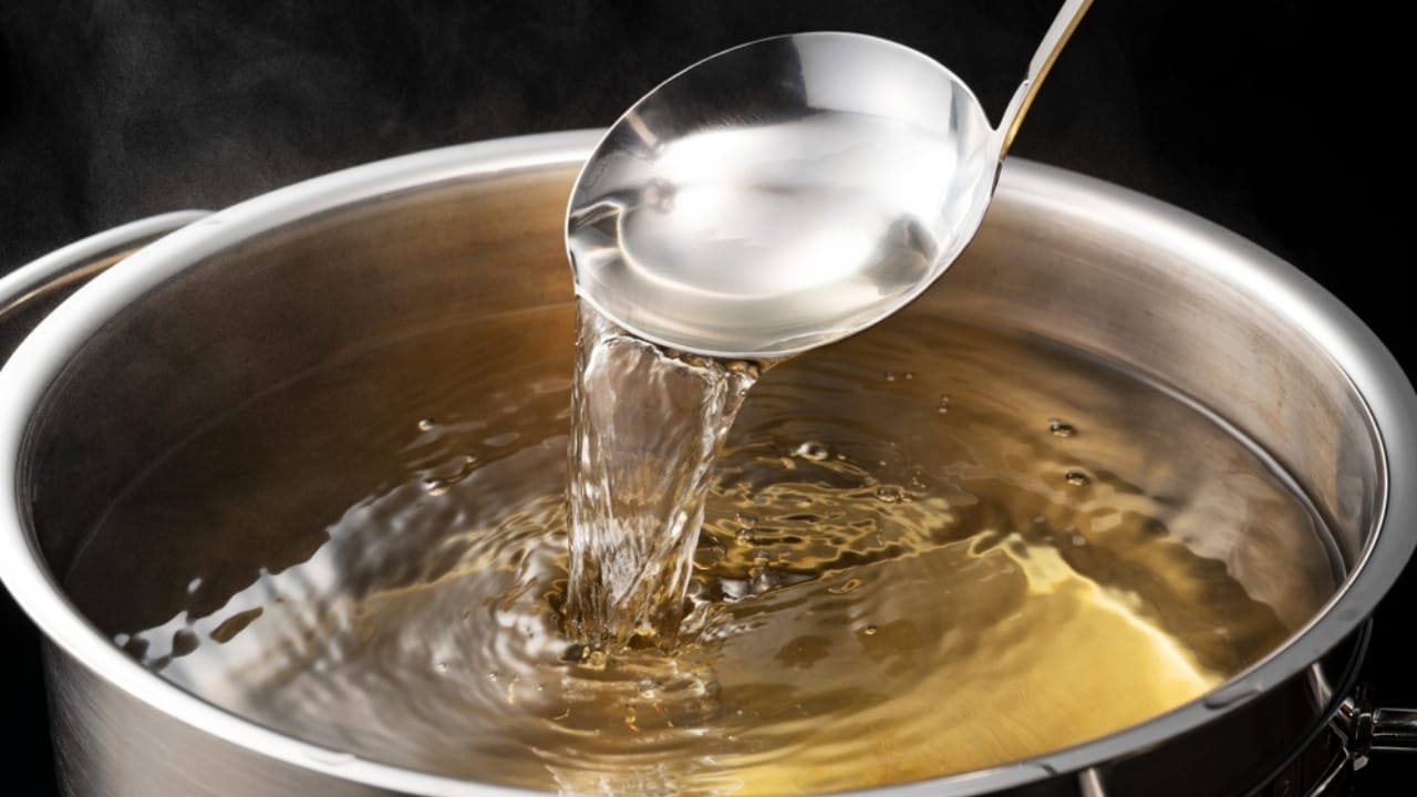 20 Dishes Every Aspiring Chef Should Perfect 18 20 Dishes Every Aspiring Chef Should Perfect - Basic Soup Stock ss2178420361