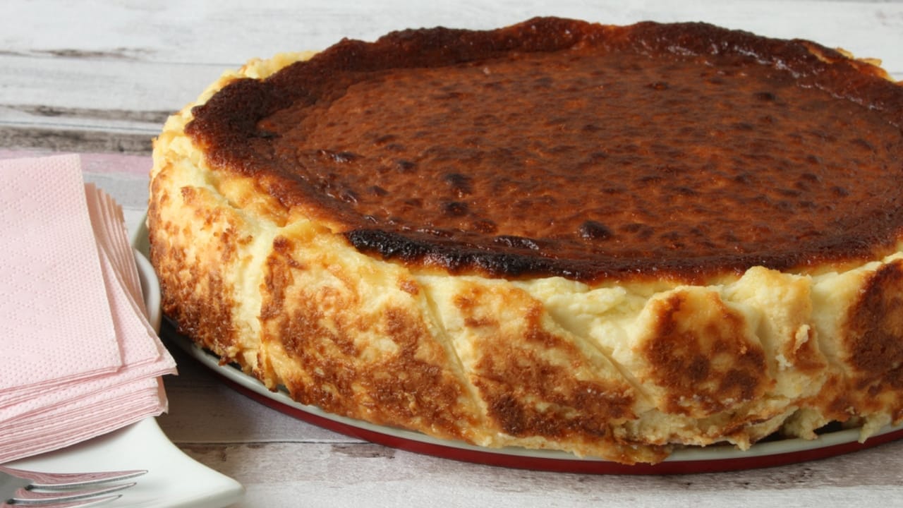 Whip Up 15 Tasty Desserts in No Time with Only 5 Ingredients - Basque Burnt Cheesecake dp731850064