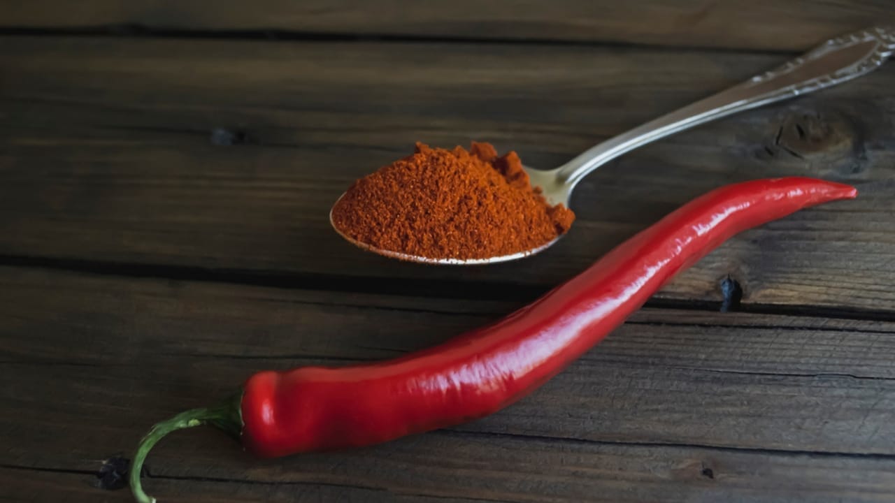 15 Natural Scents to Repel Ants & Keep Your Home Fresh - Cayenne pepper dp677348820