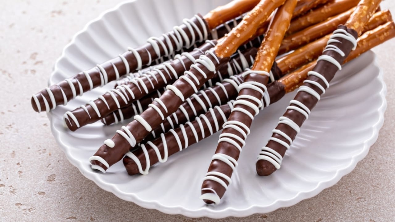 Whip Up 15 Tasty Desserts in No Time with Only 5 Ingredients - Chocolate Dipped Pretzels ss2394668187