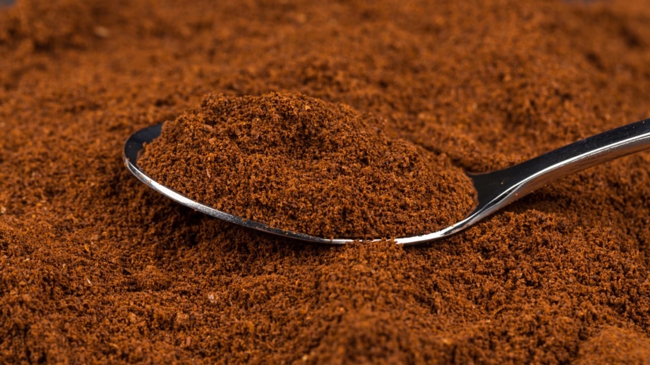 15 Natural Scents to Repel Ants & Keep Your Home Fresh - Coffee grounds dp103462284