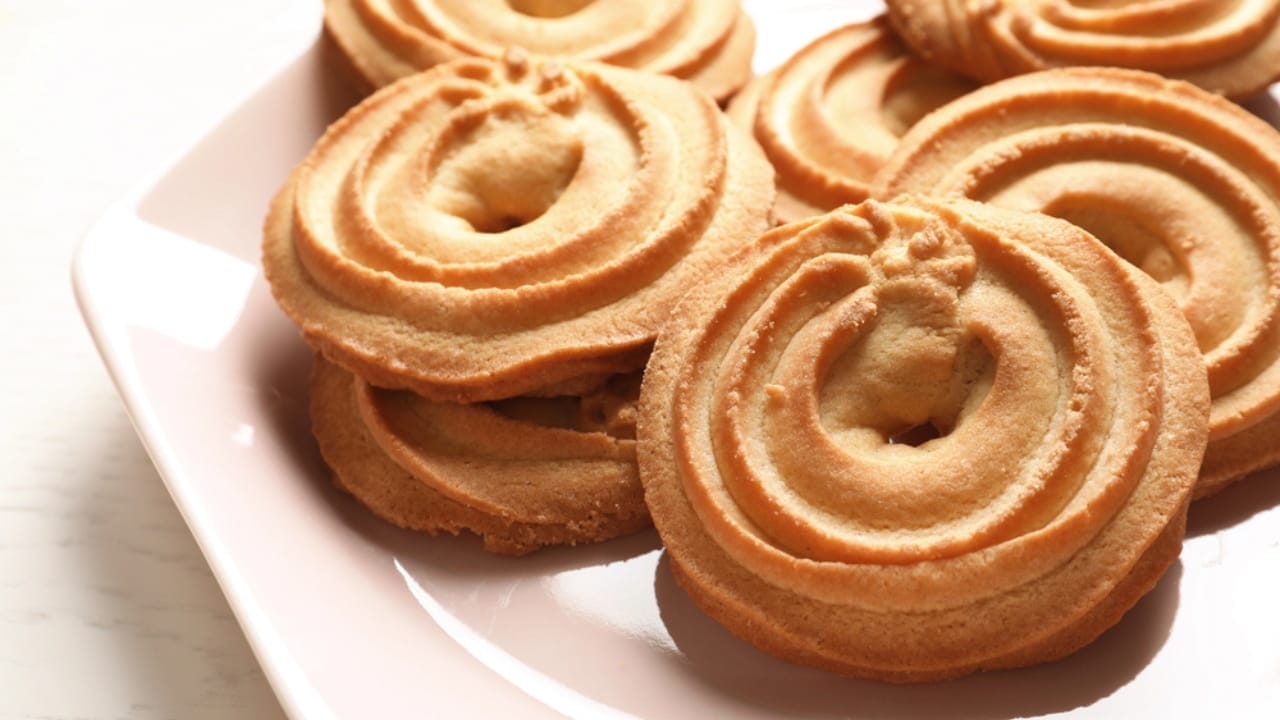 Whip Up 15 Tasty Desserts in No Time with Only 5 Ingredients 10 Whip Up 15 Tasty Desserts in No Time with Only 5 Ingredients - Danish Butter Cookies dp243247720