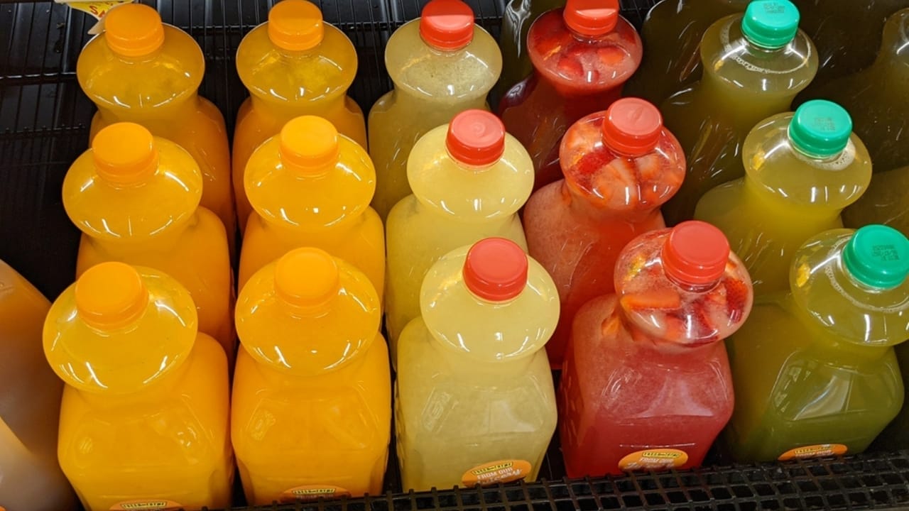 16 Breakfast Foods That May Be Sabotaging Your Health 7 16 Breakfast Foods That May Be Sabotaging Your Health - Fruit juice dp463669254