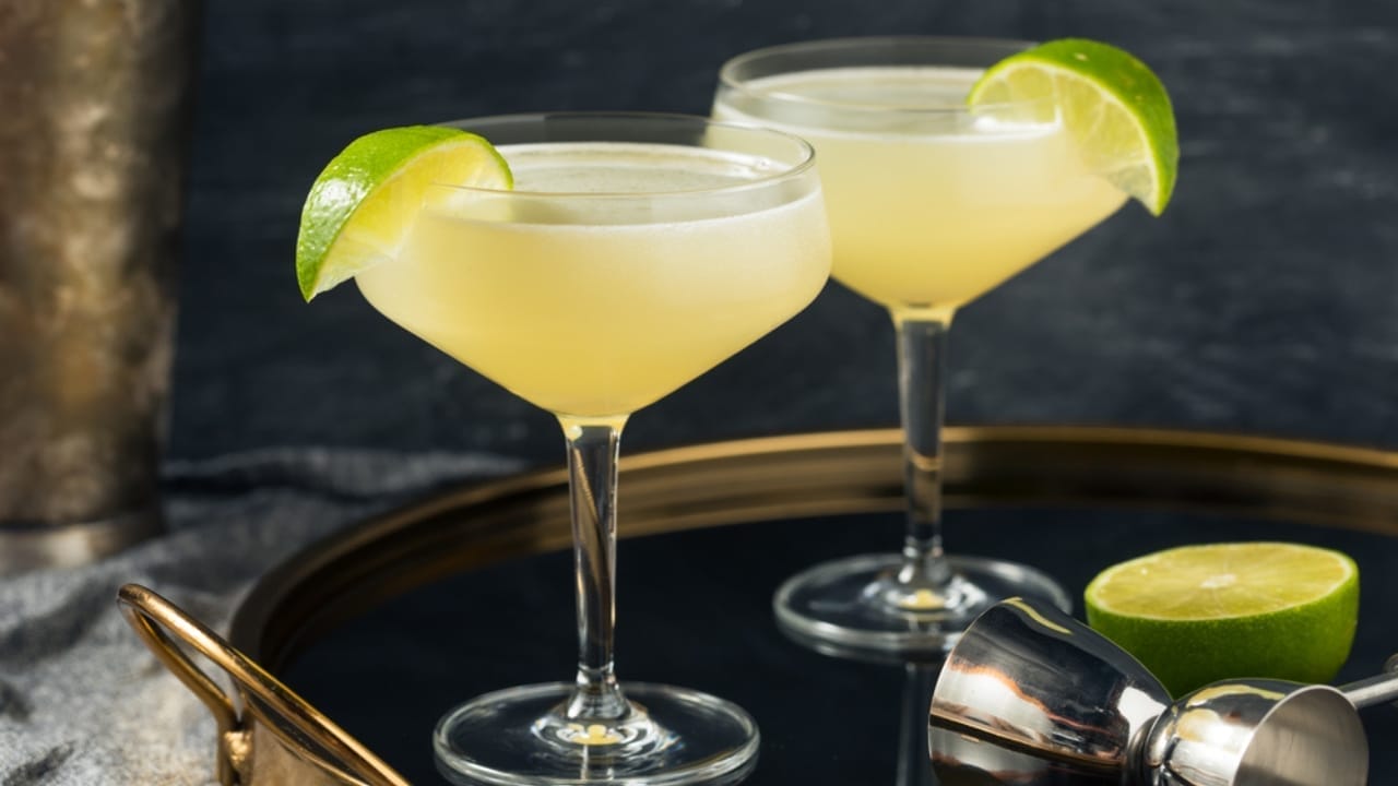 Mastering the Art of Simplicity: 20 Delicious 3-Ingredient Cocktails 8 Mastering the Art of Simplicity: 20 Delicious 3-Ingredient Cocktails - Gimlet cocktail dp420899348