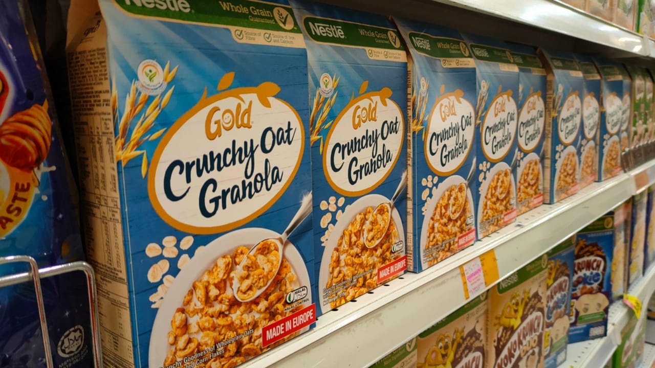 16 Breakfast Foods That May Be Sabotaging Your Health 14 16 Breakfast Foods That May Be Sabotaging Your Health - Instant oatmeal dp534193468