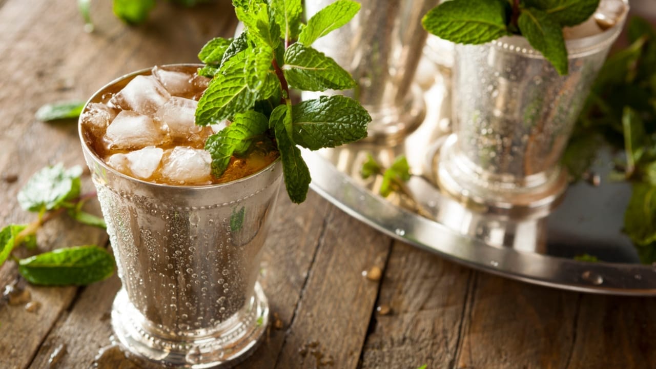 Mastering the Art of Simplicity: 20 Delicious 3-Ingredient Cocktails 5 Mastering the Art of Simplicity: 20 Delicious 3-Ingredient Cocktails - Mint Julep dp69023051