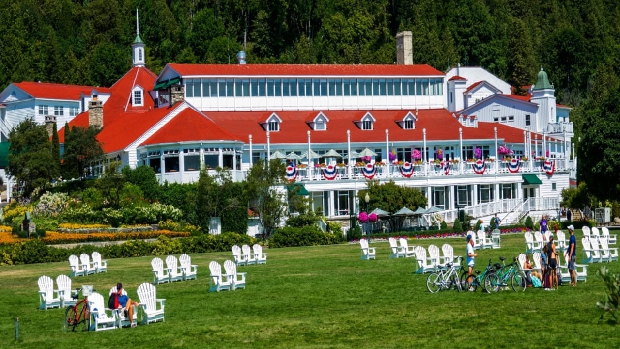 50 of the Best Dog-Friendly Hotels in the U.S. 23 50 of the Best Dog-Friendly Hotels in the U.S. - Mission point ss2474145673