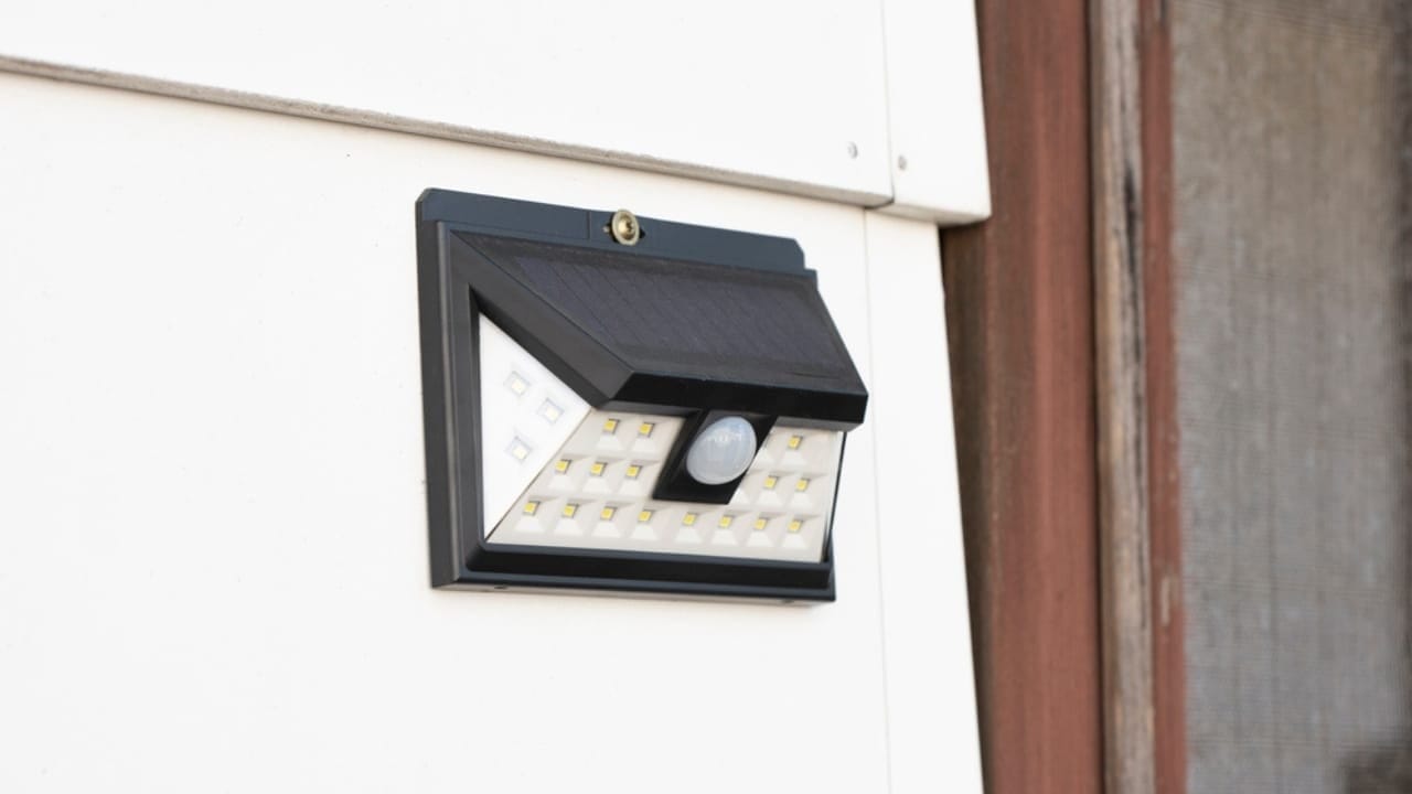 12 Strategies for Dealing with Coyote Encounters in Your Neighborhood 7 12 Strategies for Dealing with Coyote Encounters in Your Neighborhood - Motion sensored light dp368013568