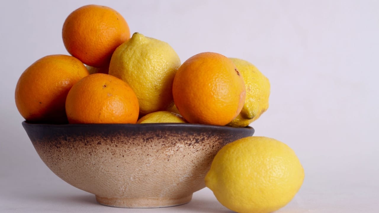 Avoid These 15 Smells if You Want to Keep Your Cat Happy 2 Avoid These 15 Smells if You Want to Keep Your Cat Happy - Oranges and lemons wc