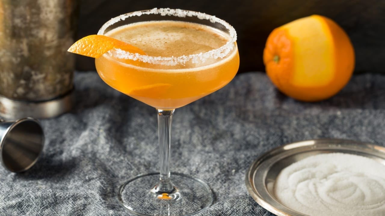 Mastering the Art of Simplicity: 20 Delicious 3-Ingredient Cocktails 7 Mastering the Art of Simplicity: 20 Delicious 3-Ingredient Cocktails - Sidecar cocktail dp390383280