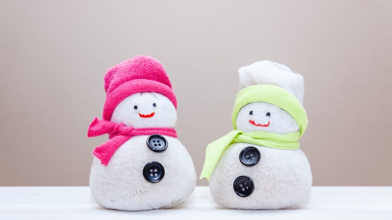 Old Socks, New Purpose: 20 Clever Ways to Reuse Them 9 Old Socks, New Purpose: 20 Clever Ways to Reuse Them - Snowmen socks ss579525064