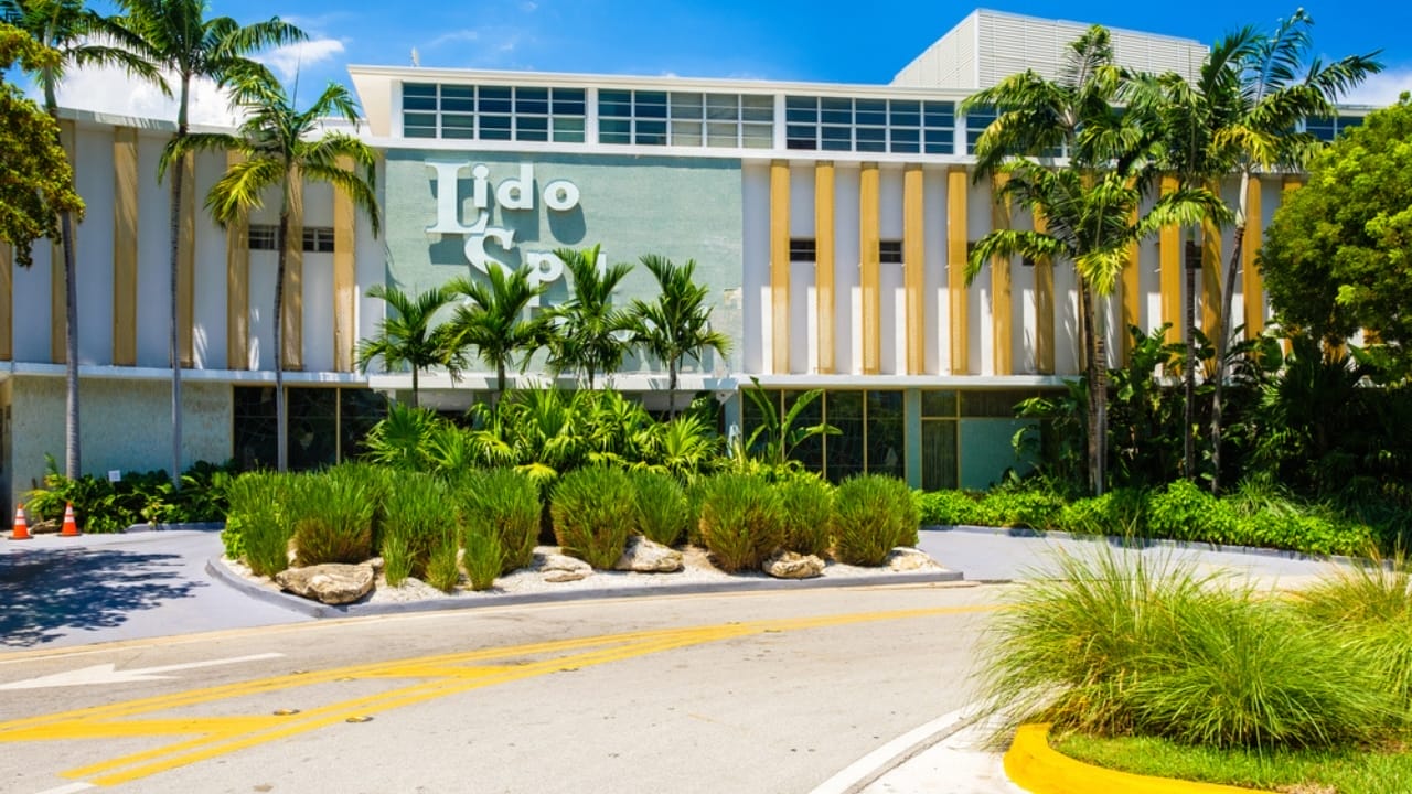 50 of the Best Dog-Friendly Hotels in the U.S. 10 50 of the Best Dog-Friendly Hotels in the U.S. - The Standard Miami Beach Florida ss696883615