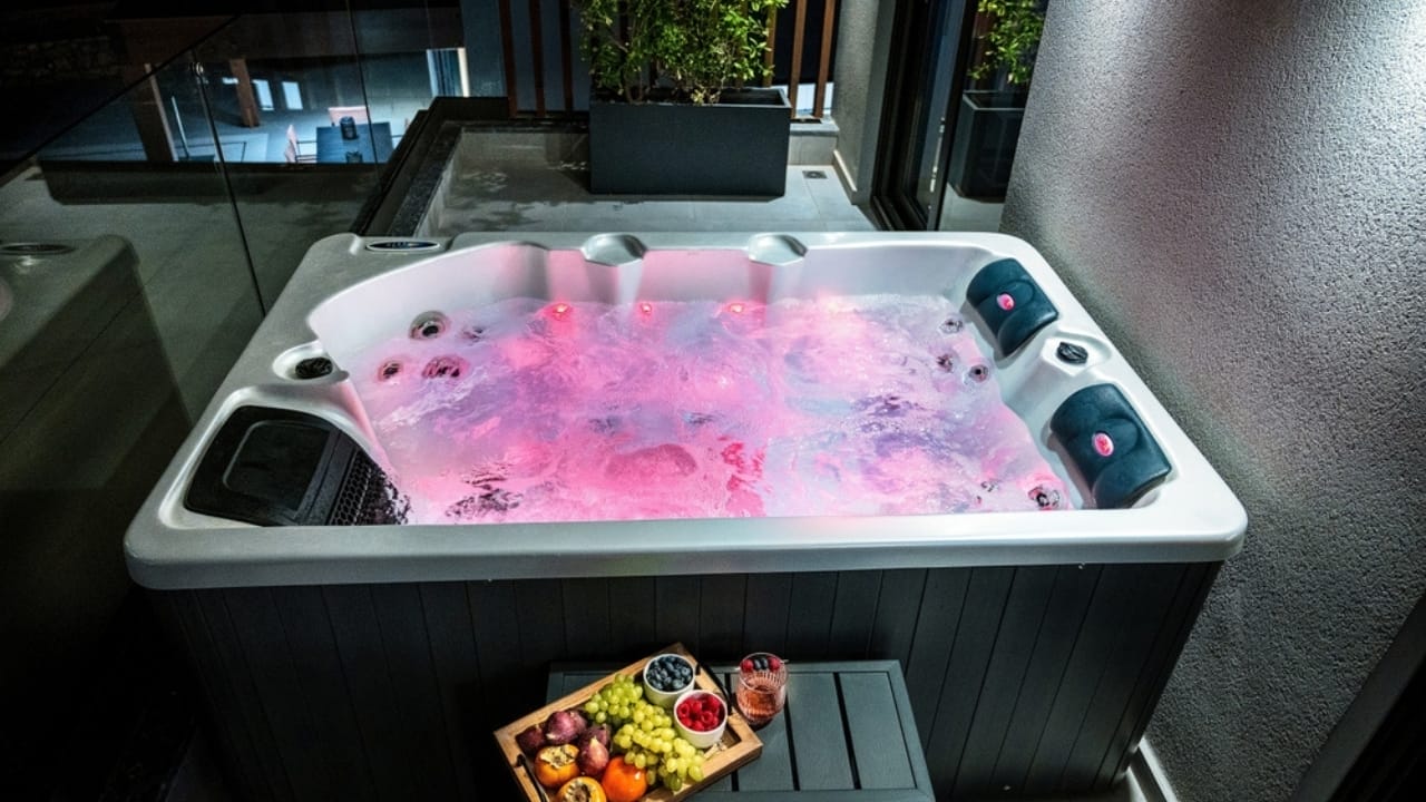 15 Home Upgrades That Aren’t Worth the Investment 14 15 Home Upgrades That Aren’t Worth the Investment - Whirlpool bath ss2392582181