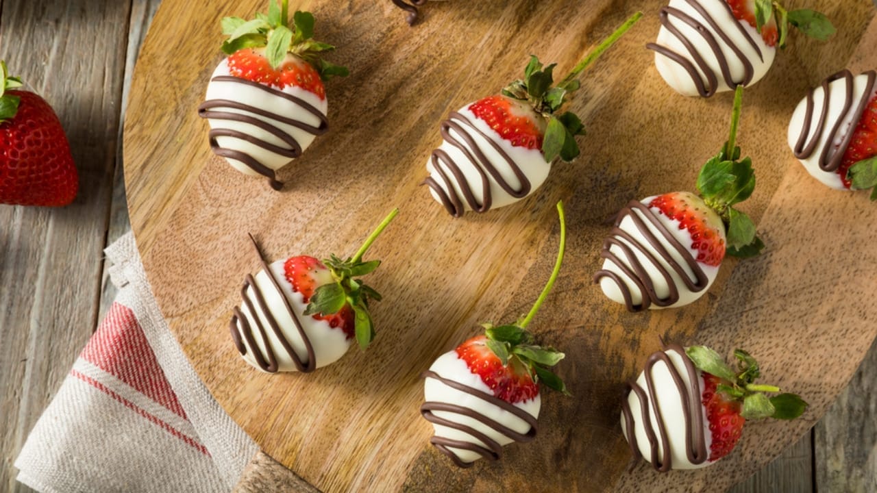 Whip Up 15 Tasty Desserts in No Time with Only 5 Ingredients 7 Whip Up 15 Tasty Desserts in No Time with Only 5 Ingredients - White Chocolate Covered Strawberries dp144333455