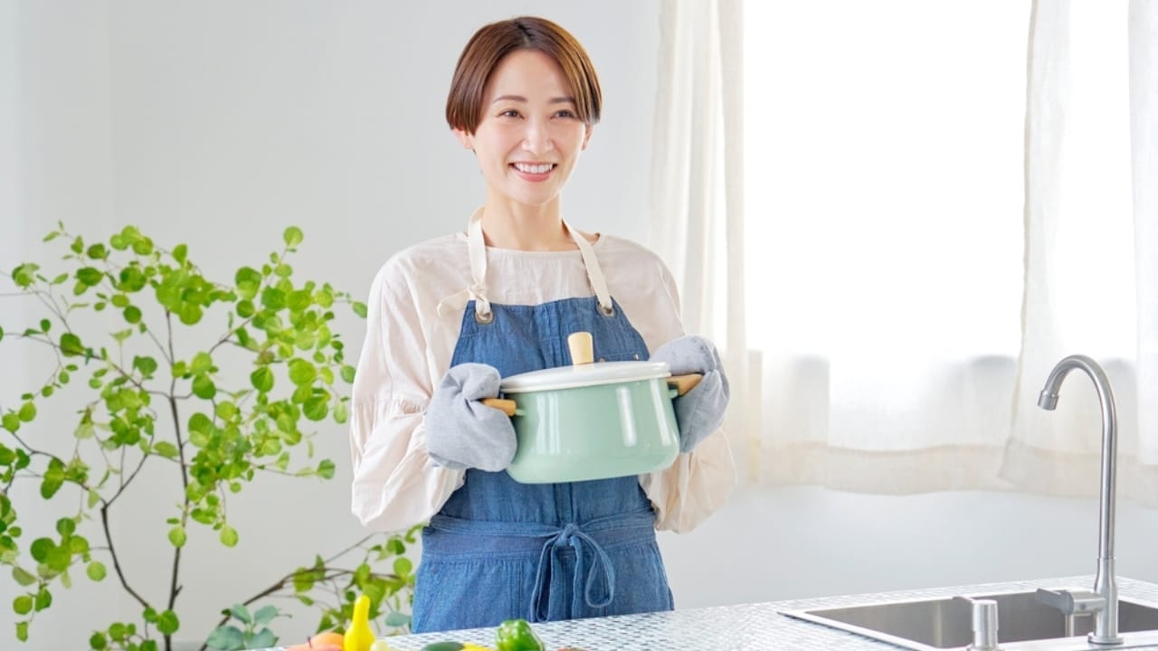 Old Socks, New Purpose: 20 Clever Ways to Reuse Them 20 Old Socks, New Purpose: 20 Clever Ways to Reuse Them - Woman cooking ss2489665273