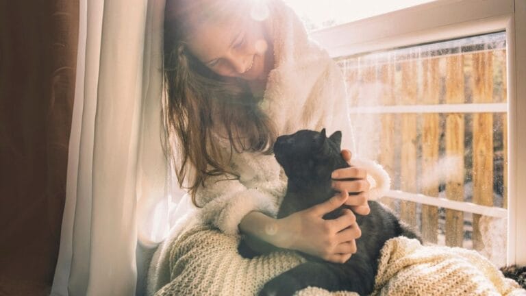 How to Understand Your Cat: A Guide to Feline Body Language & Vocalizations 5 How to Understand Your Cat: A Guide to Feline Body Language & Vocalizations - black cat with lady dp176258132