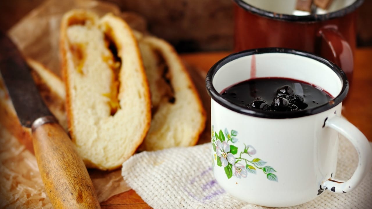 The Sweet & Versatile Wojapi Sauce: A Hidden Gem of Native American History 7 The Sweet & Versatile Wojapi Sauce: A Hidden Gem of Native American History - choke berry jam and bread ss160157915