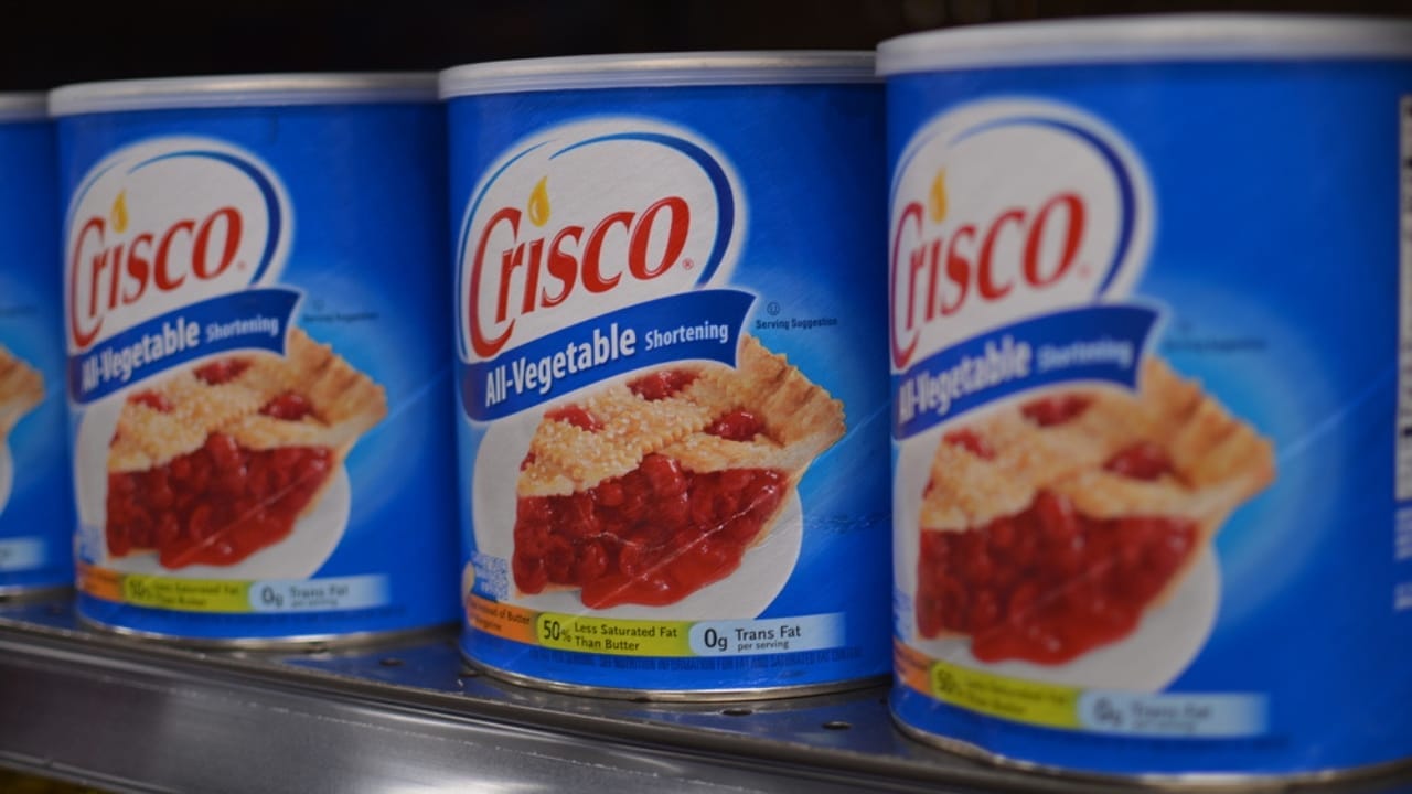 7 Oils to Season Your Skillet Like a Pro 4 7 Oils to Season Your Skillet Like a Pro - crisco shortening dp547699672