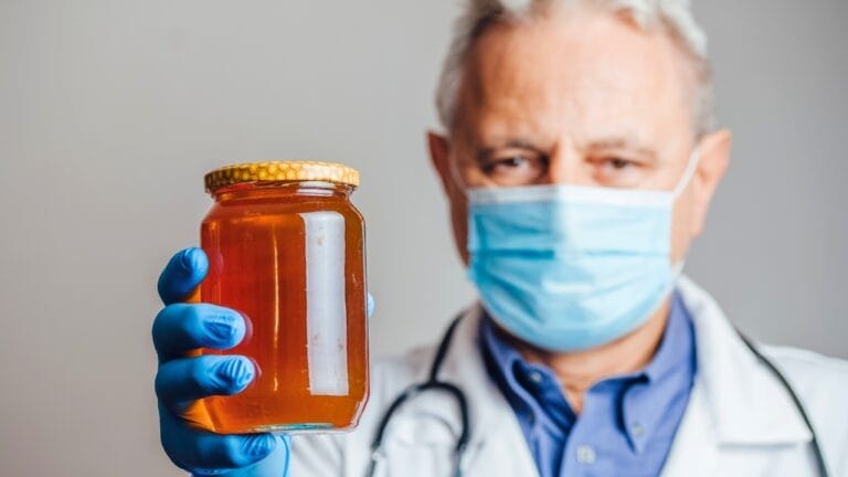 10 Health Benefits of Honey That Will Sweeten Your Life 5 10 Health Benefits of Honey That Will Sweeten Your Life - doctor honey ss2101786894