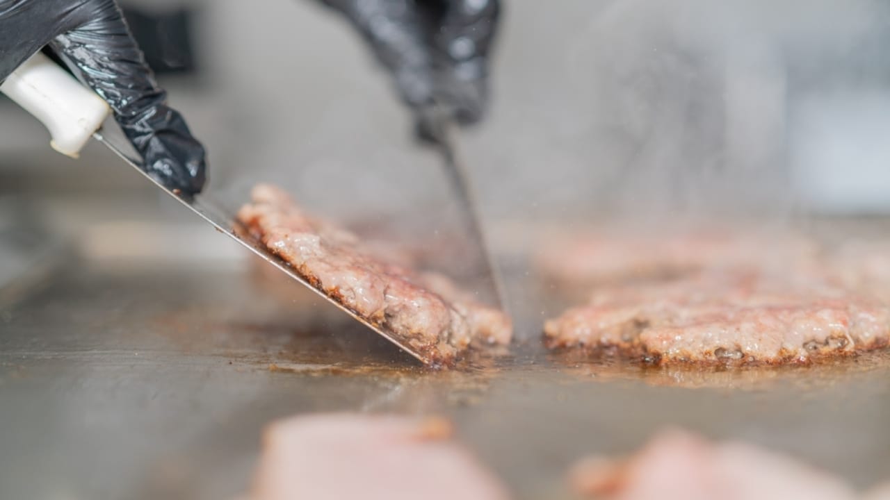 How to Make the Perfect Cast Iron Skillet Burger: 12 Pro Tips 11 How to Make the Perfect Cast Iron Skillet Burger: 12 Pro Tips - frying beef patty ss2474989821