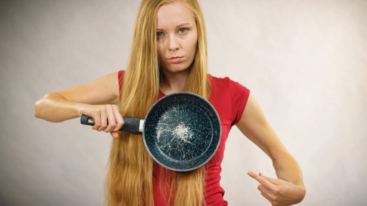 10 Kitchen Items You Need to Get Rid of Immediately 8 10 Kitchen Items You Need to Get Rid of Immediately - old non sticky pan dp318430374