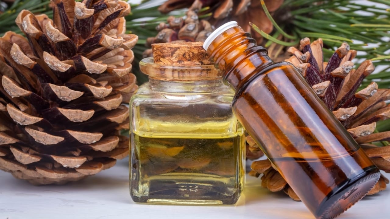 10 Creative Ways to Use Pine Cones in Your Home & Garden 8 10 Creative Ways to Use Pine Cones in Your Home & Garden - pine cone aromatherapy wood scent ss2413169483