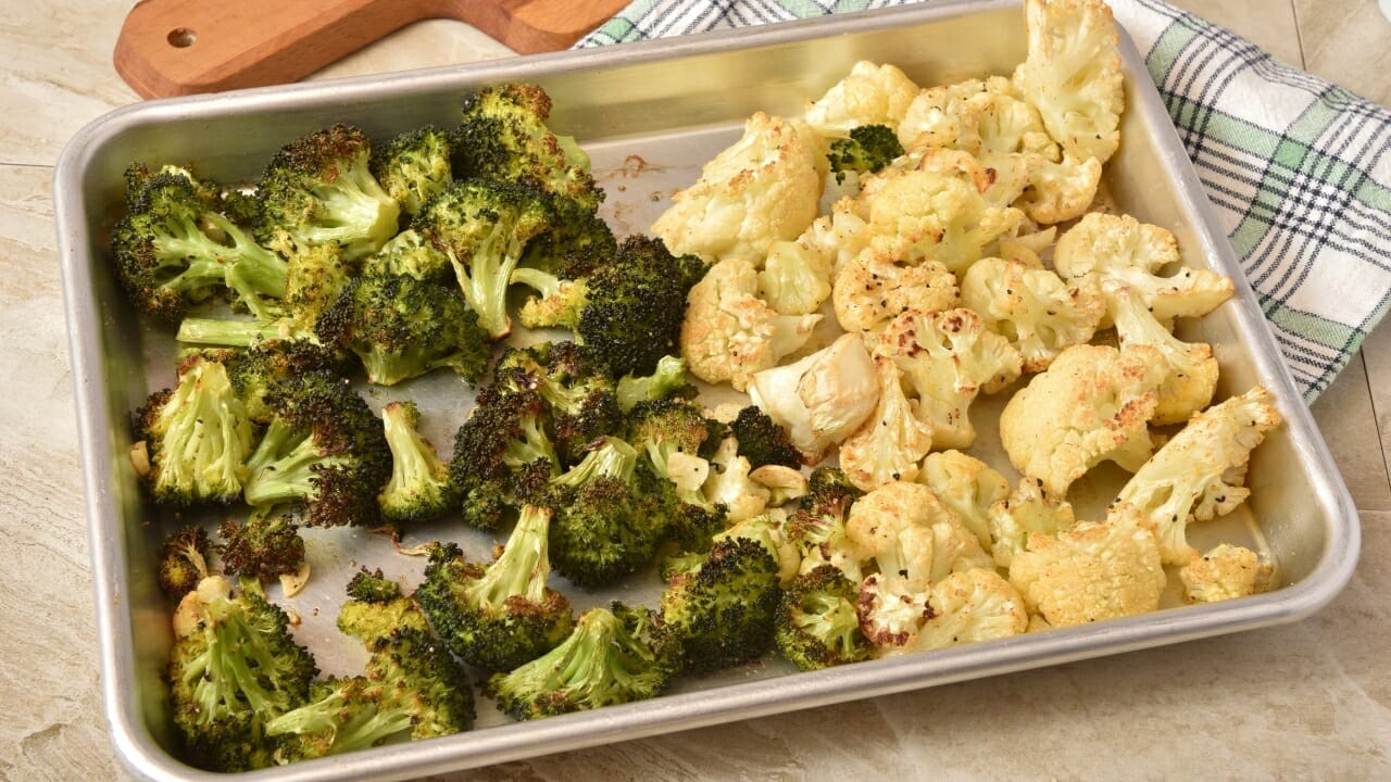 14 Delicious Ideas to Enhance Your Cooking with Leftover Bacon Fat 3 14 Delicious Ideas to Enhance Your Cooking with Leftover Bacon Fat - roasted broccoli dp314550374