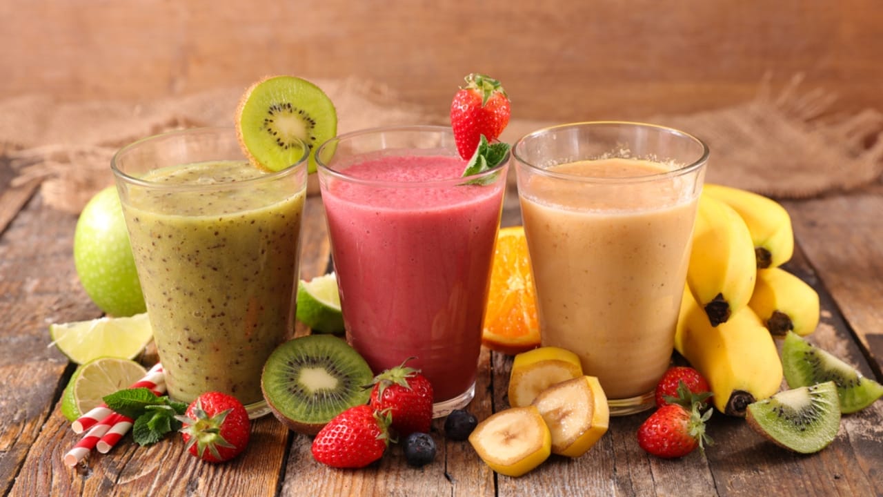 16 Breakfast Foods That May Be Sabotaging Your Health 17 16 Breakfast Foods That May Be Sabotaging Your Health - smoothies dp364201990