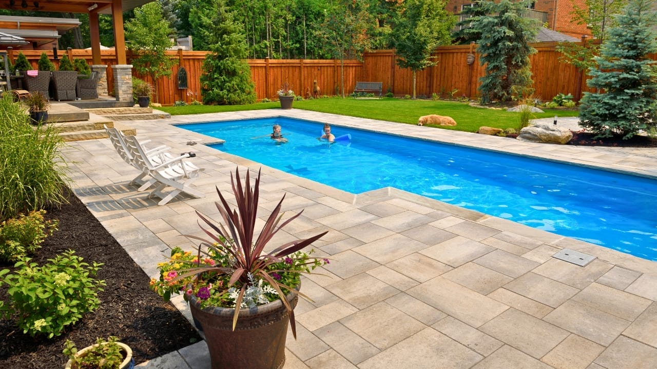 15 Gorgeous Poolside Plants That Repel Wasps and Bees - swimming pool s2049758897
