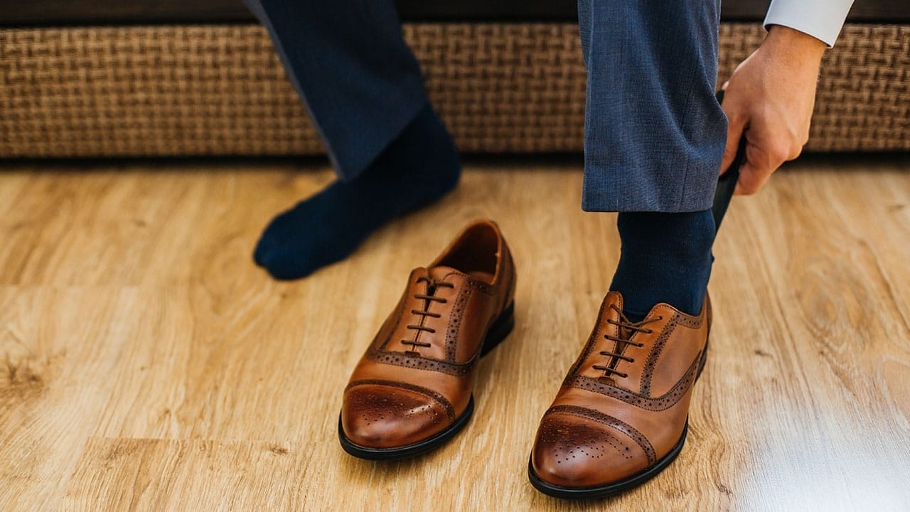 Cat Litter Isn’t Just for Cats: 10 Other Creative Alternative Uses 8 Cat Litter Isn’t Just for Cats: 10 Other Creative Alternative Uses - wearing shoes dp143106523