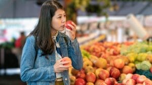 Never Miss a Ripe Peach Again: How to Choose the Perfect One Every Time 1 Never Miss a Ripe Peach Again: How to Choose the Perfect One Every Time - woman smelling peach ss2334790161