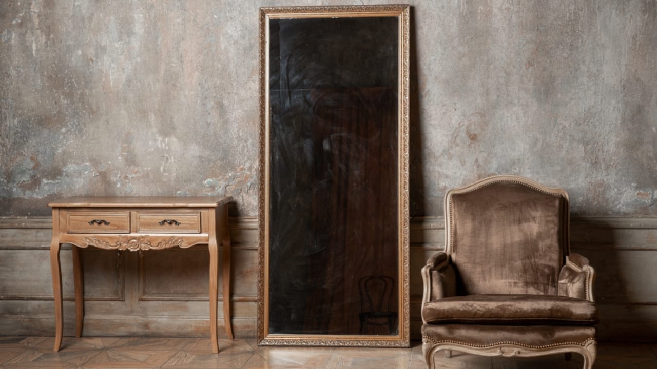 15 Things You Should Never Clean with Windex—and Why 15 15 Things You Should Never Clean with Windex—and Why - Antique furniture ss1560114401