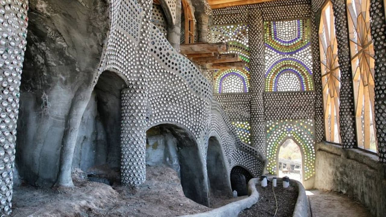 10 Self-Sustaining, Zero-Waste Earthships That Cost Next to Nothing to Maintain 11 10 Self-Sustaining, Zero-Waste Earthships That Cost Next to Nothing to Maintain - Atlantis Earthship wc