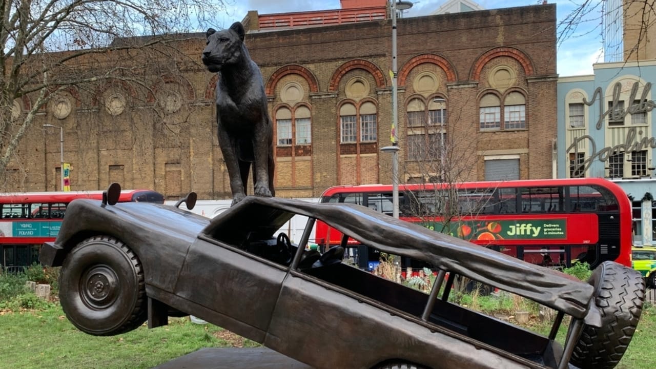 14 Wild Animals That Became Global Sensations 10 14 Wild Animals That Became Global Sensations - Elsa African Lion Statue ss2102351236