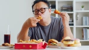 15 Foods You Can’t Resist – And Science Knows Why 1 15 Foods You Can’t Resist – And Science Knows Why - Fat man enjoy eating junk food ss2213279091