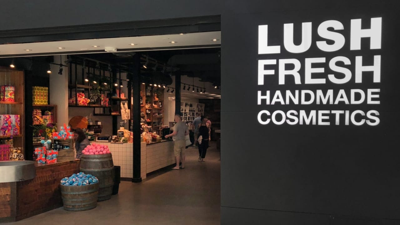 18 Stores Where Your Dog Gets VIP Treatment 19 18 Stores Where Your Dog Gets VIP Treatment - LUSH Cosmetics dp212951716