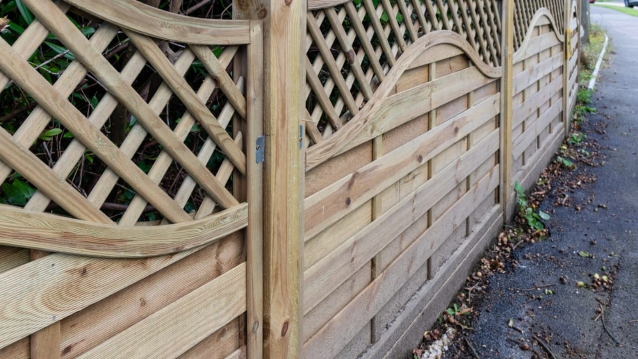12 Clever Ideas for Turning Short Fences into Privacy Barriers 2 12 Clever Ideas for Turning Short Fences into Privacy Barriers - Lattice Panel wooden fence ss2365859673
