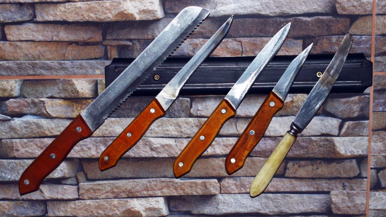 Declutter Your Home in a Flash with These 18 Everyday Items 8 Declutter Your Home in a Flash with These 18 Everyday Items - Magnetic Knife Strips dp331200612