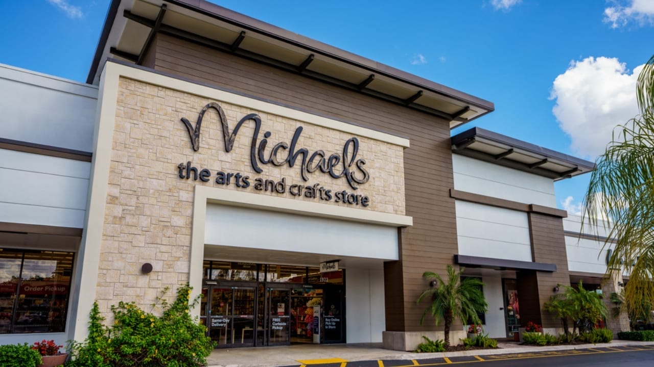 18 Stores Where Your Dog Gets VIP Treatment 9 18 Stores Where Your Dog Gets VIP Treatment - Michaels dp634672036