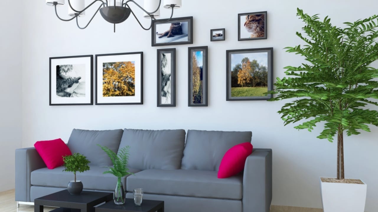 10 Key Home Details That Make Gilmorecore the Coziest Trend of the Season 9 10 Key Home Details That Make Gilmorecore the Coziest Trend of the Season - Pictures hanging on wall dp234022098