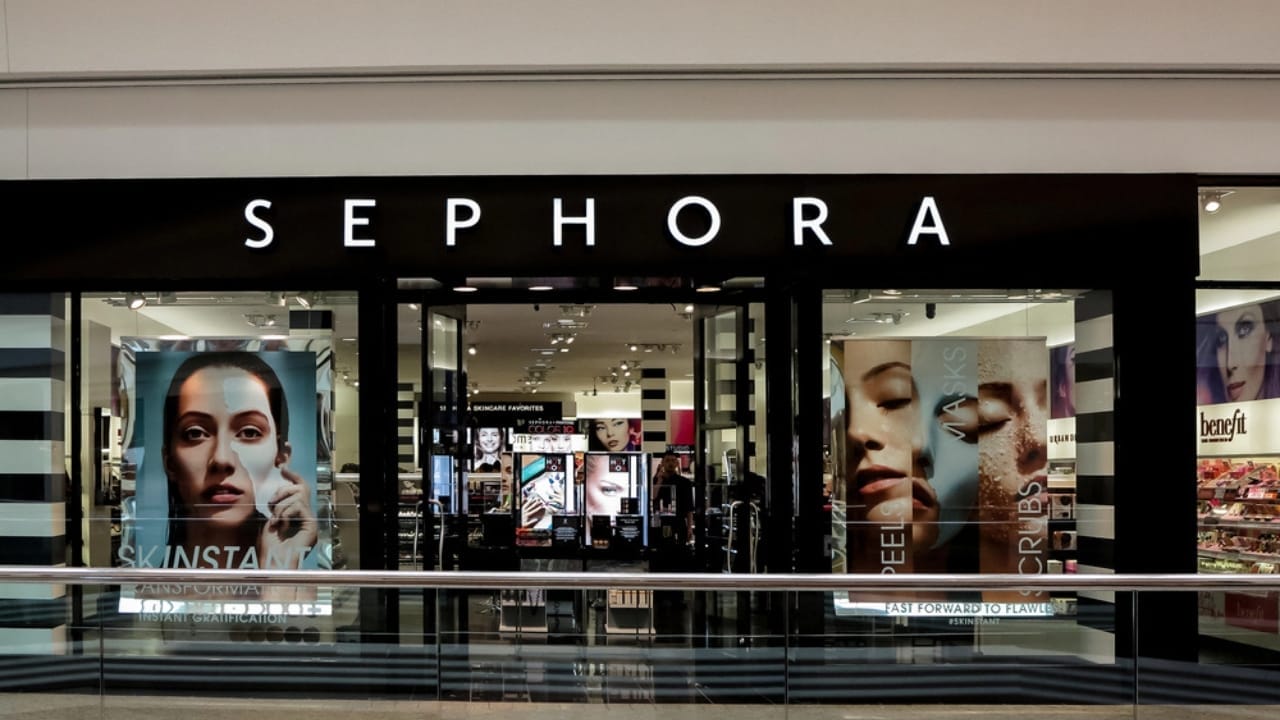 18 Stores Where Your Dog Gets VIP Treatment 13 18 Stores Where Your Dog Gets VIP Treatment - Sephora dp51020421