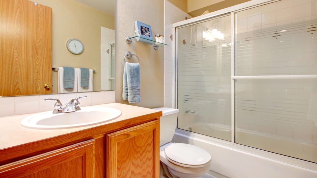 10 Timeless Shower Door Styles for a Bathroom That Always Looks Chic 3 10 Timeless Shower Door Styles for a Bathroom That Always Looks Chic - Sliding door dp40992025